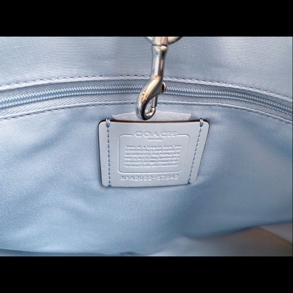 SALE‼️‼️ Coach large carryall tote - Picture 7 of 7